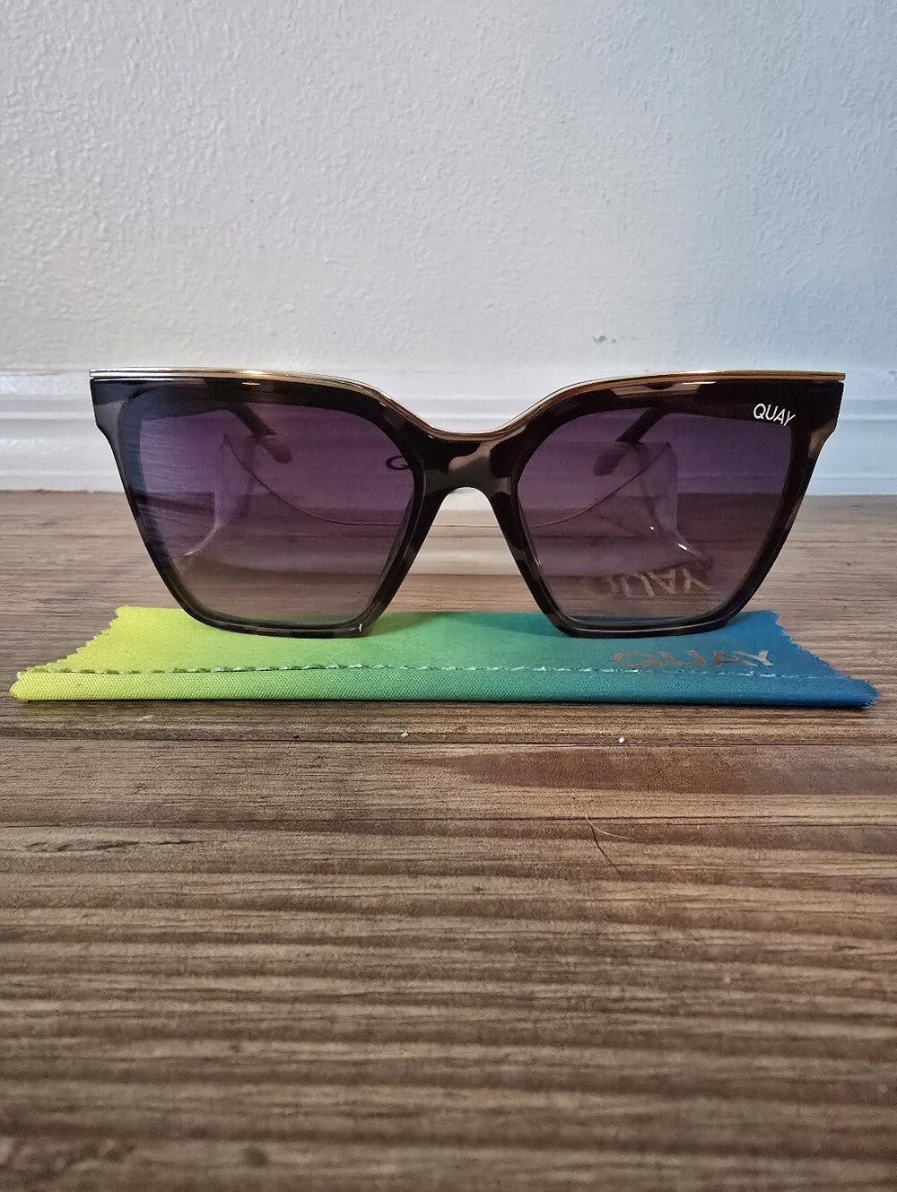 QUAY Australia Level Up Square Sunglasses - Picture 2 of 10